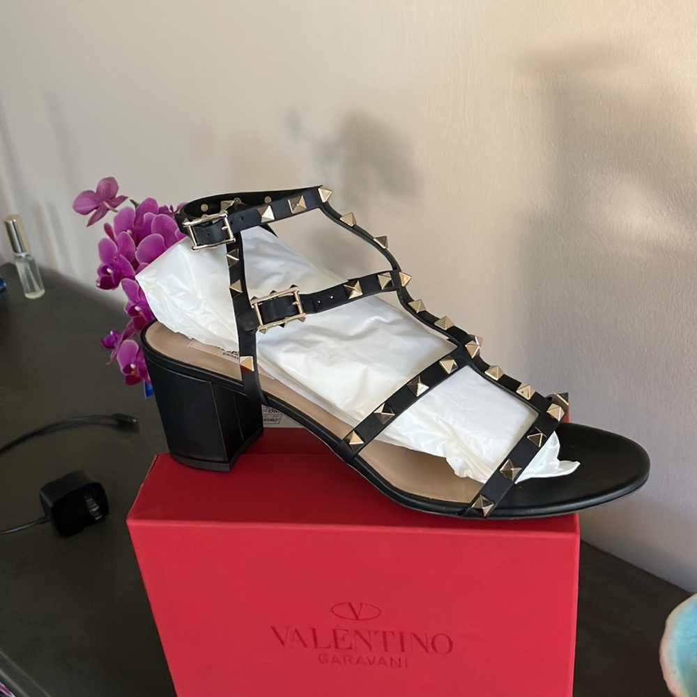 Size 12 Valentino black and gold studded sandals - Picture 2 of 6